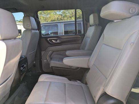 Used 2021 Chevrolet Suburban Z71 image 14