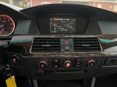 Used 2007 BMW 530xi Sedan image 17