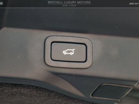 Used 2020 Land Rover Range Rover Sport SVR AWD/4WD image 17