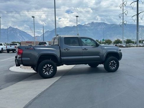 Used 2017 Toyota Tacoma TRD Sport w/ Premium & Technology Package AWD/4WD image 9