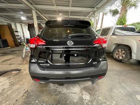Used 2019 Nissan Kicks SR w/ Exterior Package FWD image 4