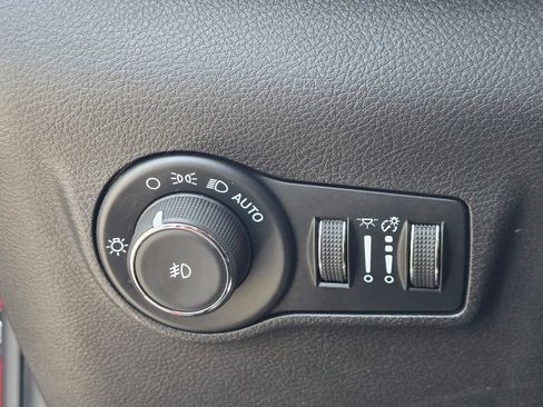 Used 2025 Jeep Compass Trailhawk AWD/4WD image 14
