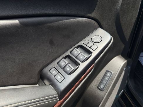 Used 2019 GMC Yukon SLT w/ Graphite Performance Edition AWD/4WD image 36