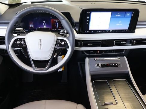 New 2025 Lincoln Aviator 2WD w/ Equipment Group 101A image 17