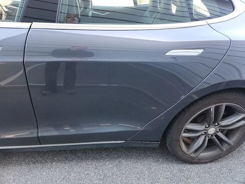 Used 2015 Tesla Model S 85D image 28