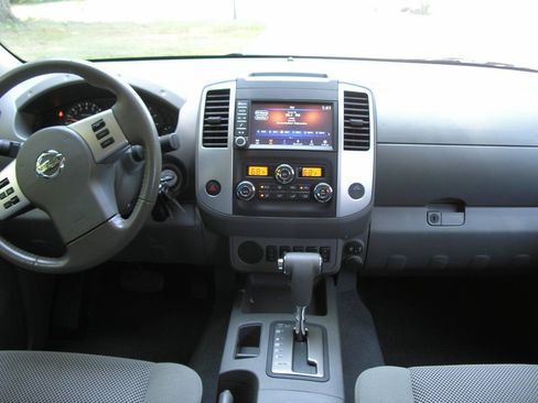 Used 2019 Nissan Frontier SV RWD image 7