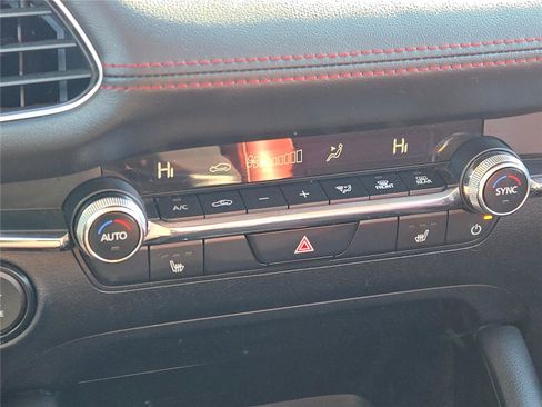 Used 2024 MAZDA MAZDA3 s image 31