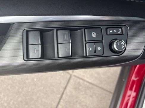 Used 2022 Toyota Venza XLE AWD/4WD image 14