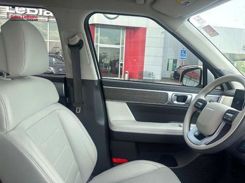 Used 2025 Hyundai Santa Fe Calligraphy FWD image 11