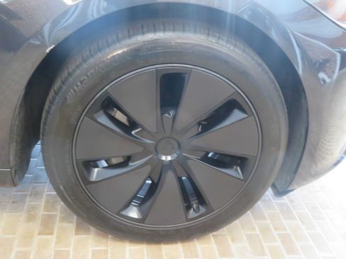 Used 2024 Tesla Model 3 Long Range RWD image 10