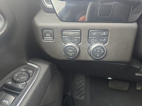 Used 2025 GMC Sierra 1500 SLT AWD/4WD image 25