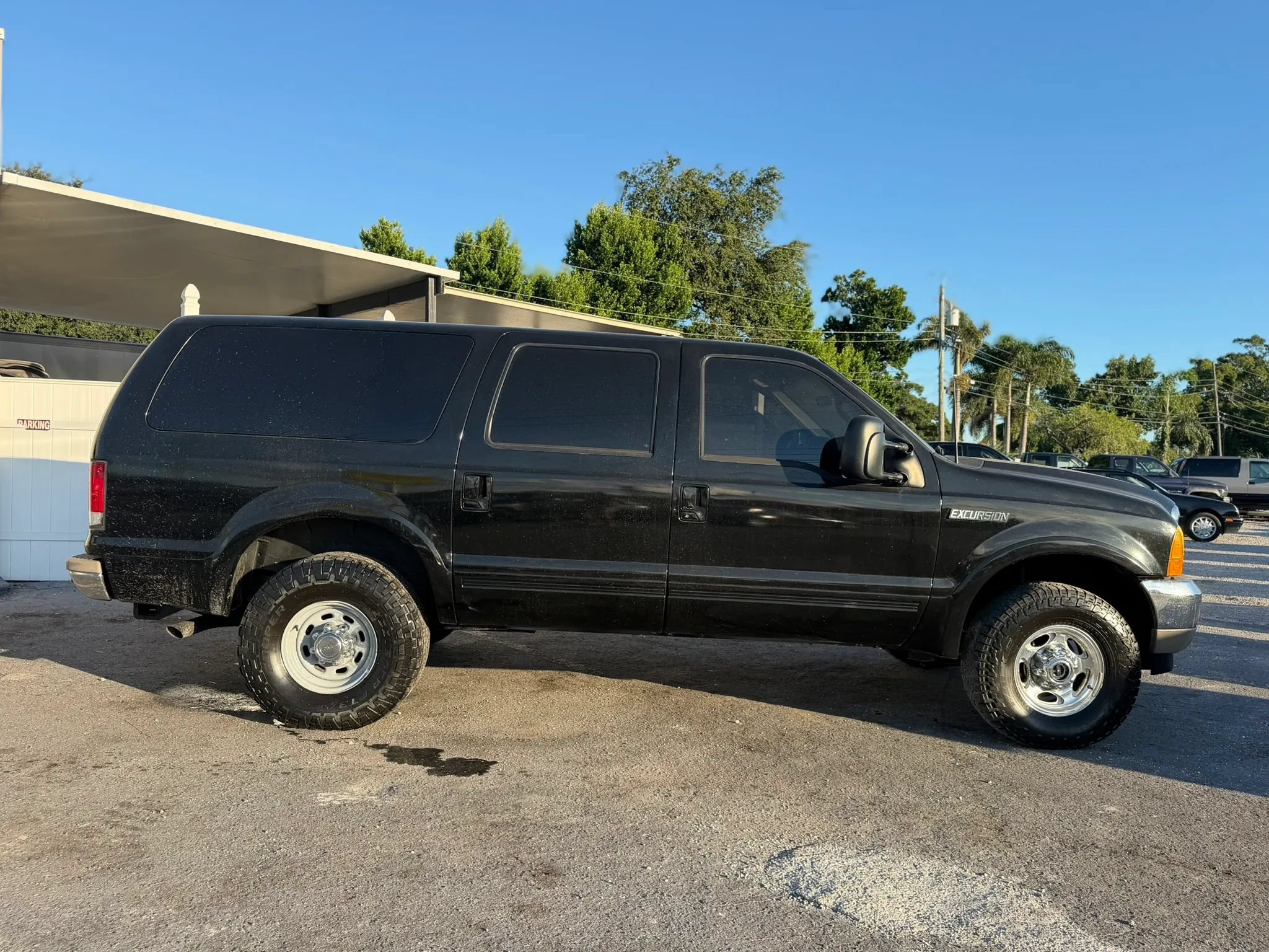 Used 2000 Ford Excursion Limited AWD/4WD image 2