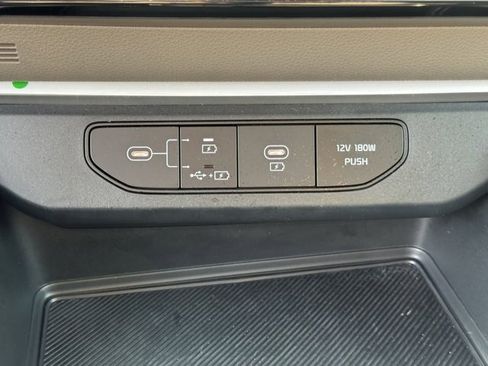 Certified 2025 Kia Carnival LX image 21