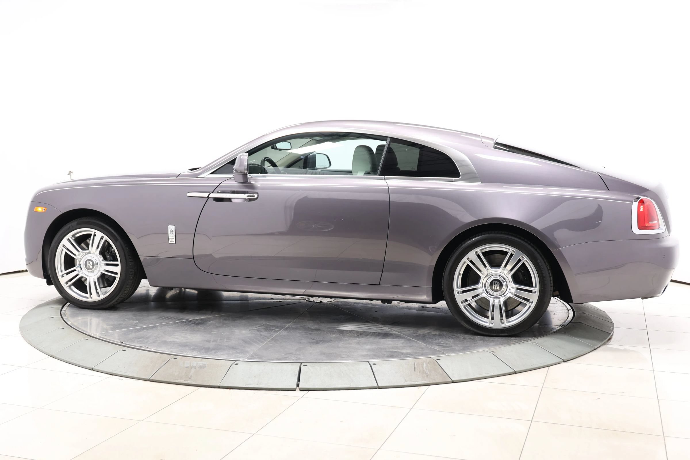 Used 2017 Rolls-Royce Wraith RWD image 10