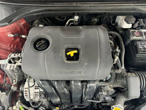 Used 2019 Hyundai Elantra SE FWD image 23
