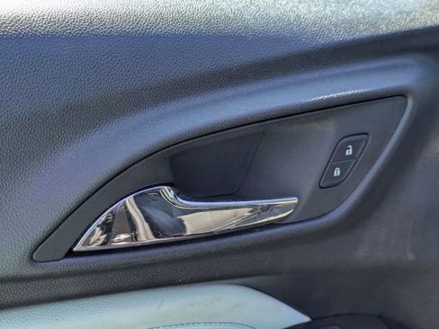 Used 2025 Chevrolet Trax LT FWD image 12