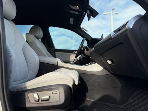 Used 2023 BMW X5 xDrive40i w/ M Sport Package image 41