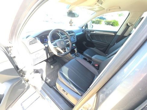 Used 2023 Volkswagen Tiguan SE image 12