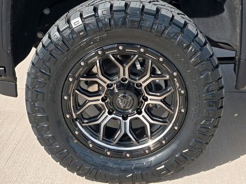 Used 2025 GMC Sierra 2500 Denali w/ Denali Reserve Package image 9