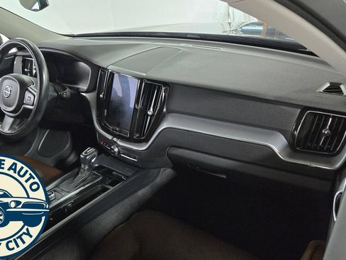 Used 2018 Volvo XC60 T5 Momentum w/ Vision Package AWD/4WD image 36