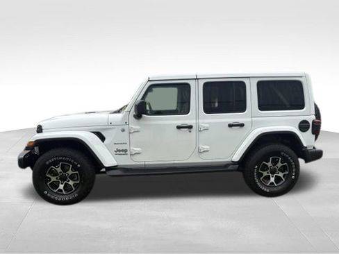 Used 2020 Jeep Wrangler Unlimited Sahara w/ Uconnect 4C Nav & Sound Group AWD/4WD image 12