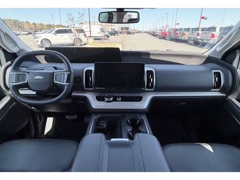 Used 2025 Ford Expedition Active image 14