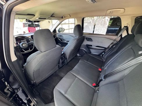 Used 2023 Nissan Rogue S image 42