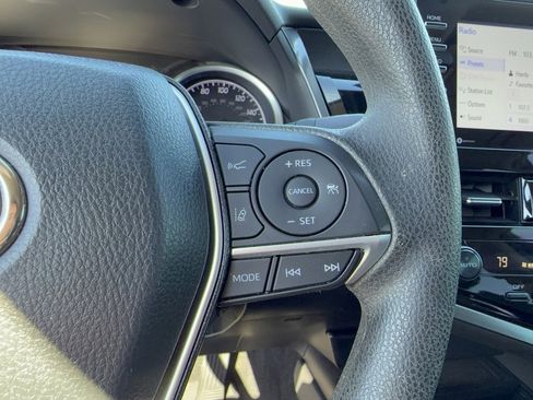 Used 2022 Toyota Camry LE image 23