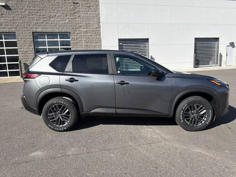 Used 2023 Nissan Rogue S image 2