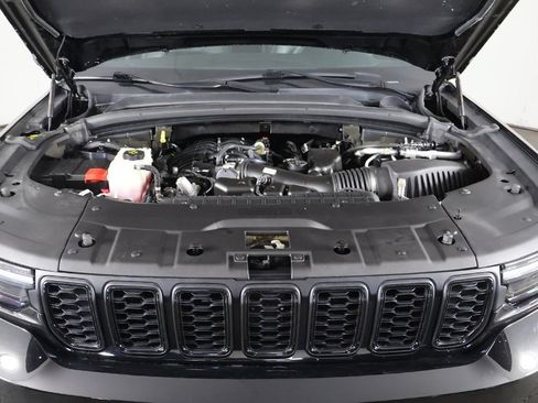 Used 2023 Jeep Grand Cherokee L Laredo AWD/4WD image 19