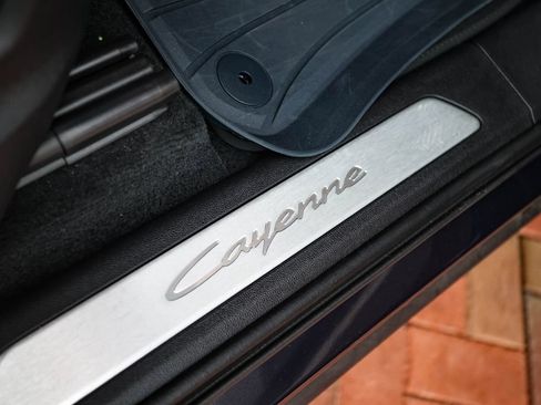 Used 2024 Porsche Cayenne Coupe AWD/4WD image 39