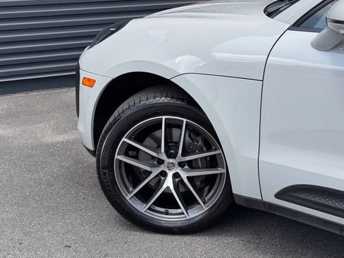 Certified 2022 Porsche Macan AWD/4WD image 12