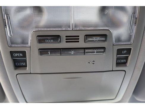 Used 2019 Toyota Highlander XLE AWD/4WD image 41
