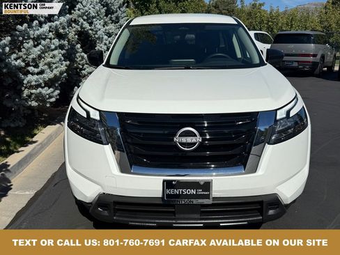 Used 2024 Nissan Pathfinder S image 2