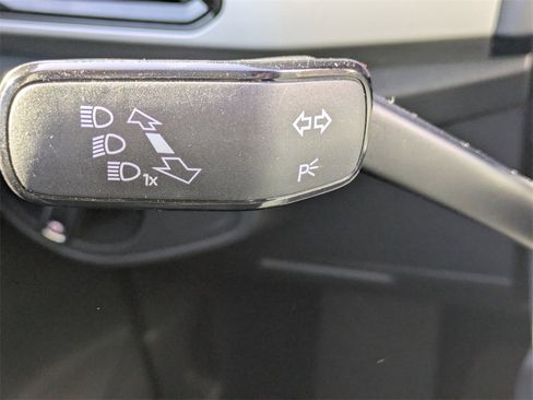 Used 2022 Volkswagen Atlas Cross Sport SE image 29