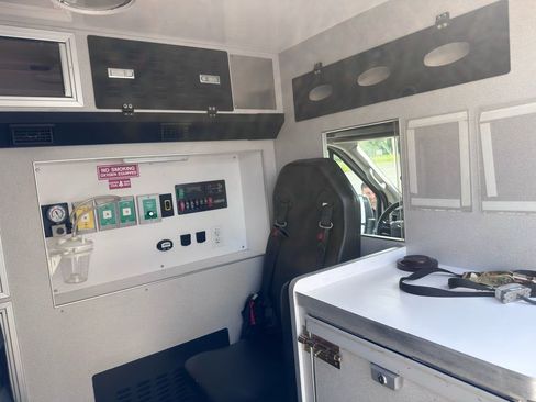 Used 2023 Ford Transit 250 Medium Roof w/ Exterior Upgrade Package RWD image 34