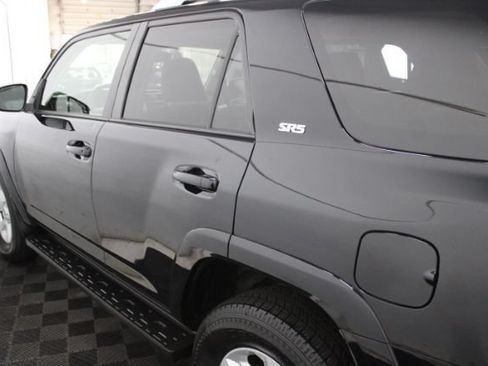 Used 2016 Toyota 4Runner SR5 Premium AWD/4WD image 12