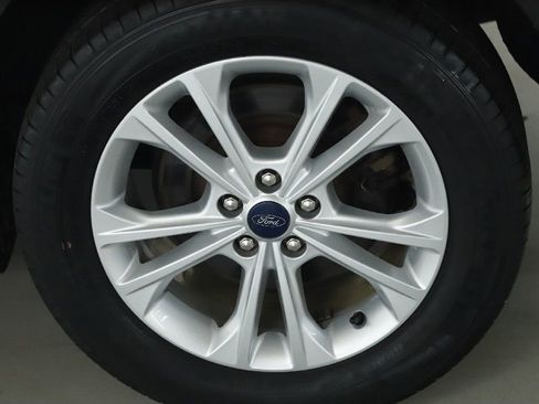 Used 2018 Ford Escape SE w/ Ford Safe & Smart Package image 39