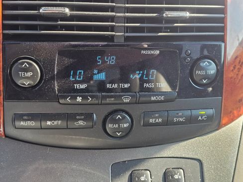 Used 2006 Toyota Sienna XLE w/ XLE Pkg 9 AWD/4WD image 29