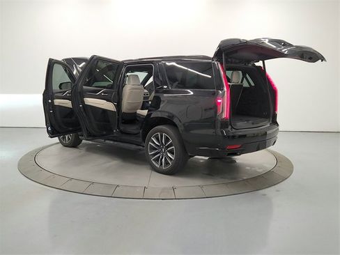 Used 2022 Cadillac Escalade Sport image 13