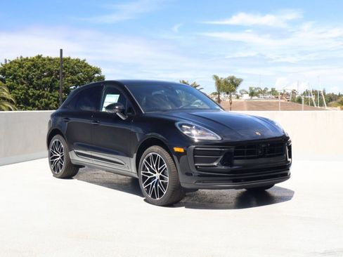 New 2026 Porsche Macan AWD/4WD image 7