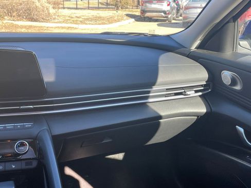 Used 2025 Hyundai Elantra SEL image 38