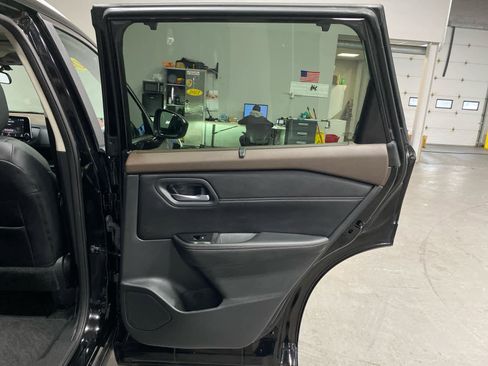 Used 2023 Nissan Rogue SV w/ SV Premium B Package image 26