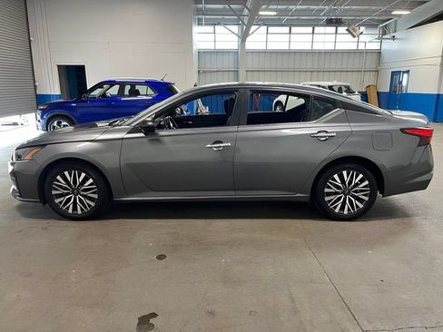 Used 2024 Nissan Altima 2.5 SV FWD image 6