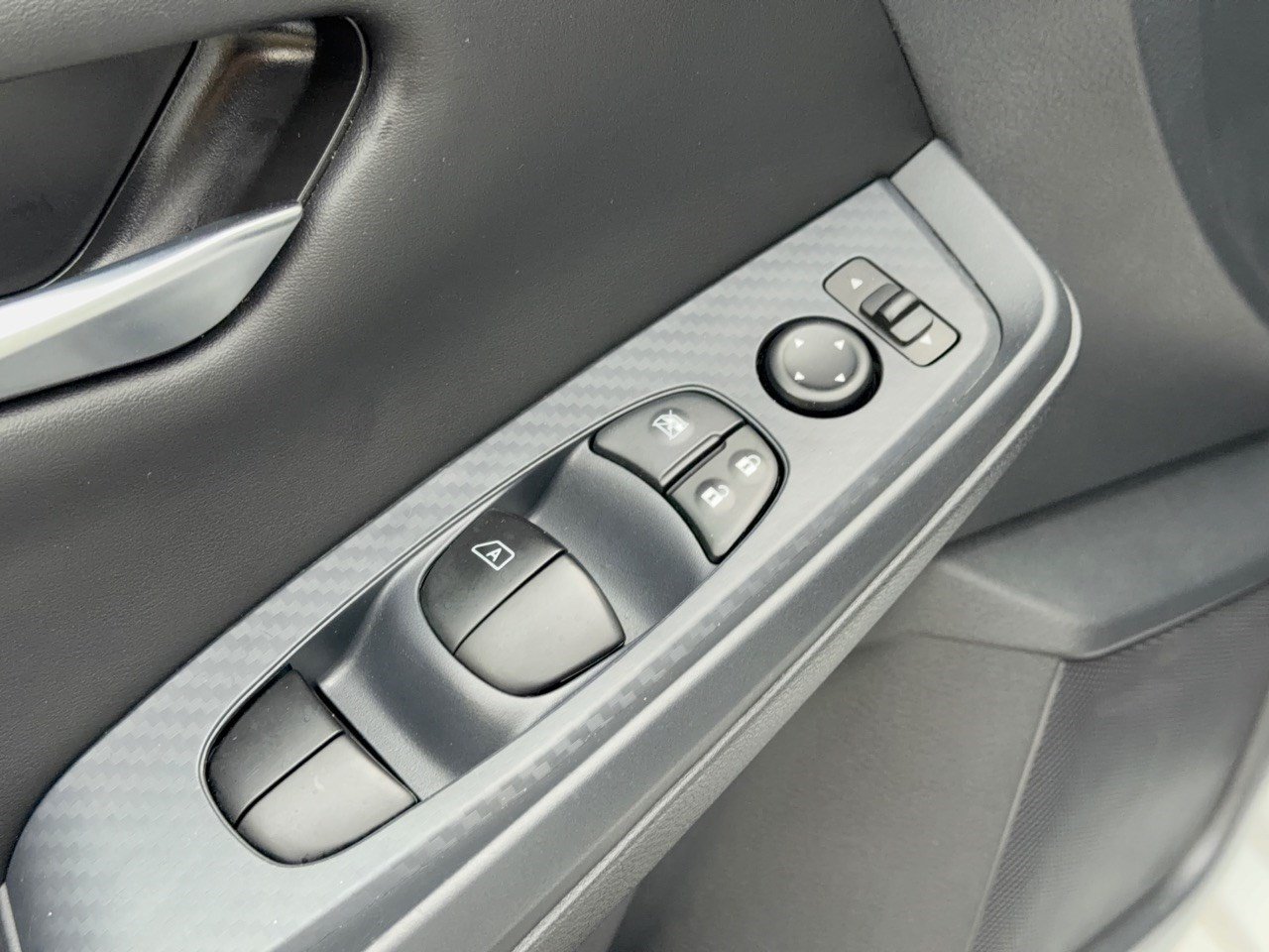 Used 2025 Nissan Sentra SV FWD image 15