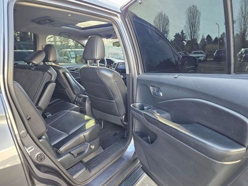Used 2017 Honda Pilot Touring image 12