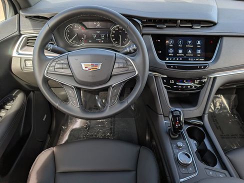 New 2026 Cadillac XT5 Luxury image 17