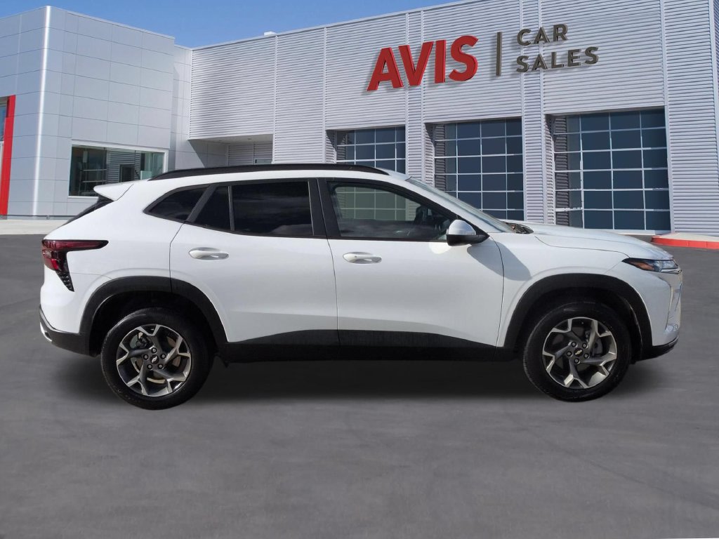 Used 2025 Chevrolet Trax LT w/ LT Convenience Package FWD image 5