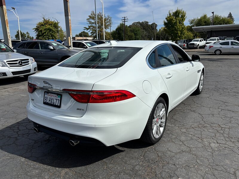 Used 2017 Jaguar XF Premium RWD image 3