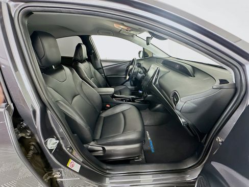 Used 2017 Toyota Prius Prime Advanced image 31